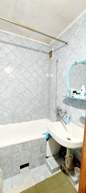 Продається 3-х кімнатна квартира в м. Звягель, пл. Л. Українки 11. Новоград-Волинський - зображення 1