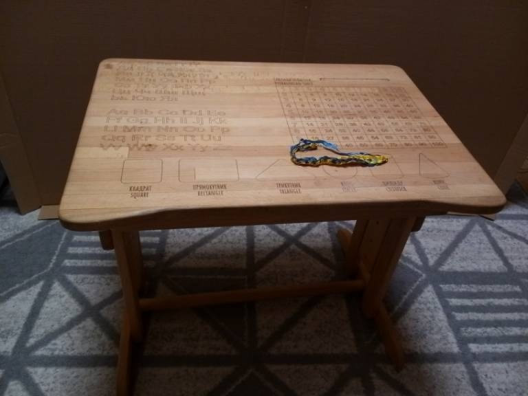 Комплект ARINWOOD парта та стілець регульовані Гравіювання 04-031 Київ - зображення 3