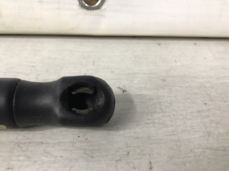 Амортизатор крышки багажника Mazda 3 2003-2009 BN8W56930B (Арт. 59605) Киев - изображение 3