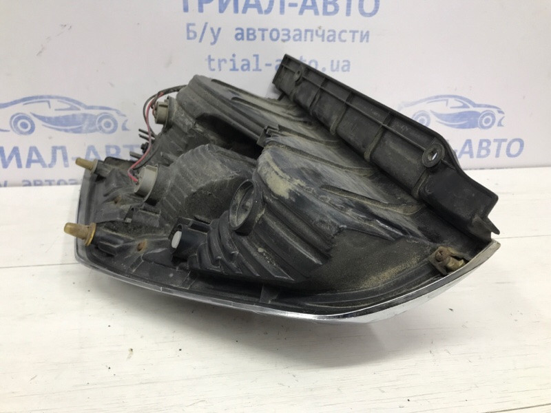 Фонарь задний внешний левый Mitsubishi Pajero Wagon 3 3.2 ДИЗЕЛЬ 4M41 1999 (б/у) Киев - изображение 8