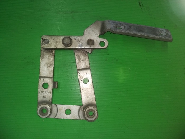 Петля кронштейн навіс капоту лівий 90224093, правий 90224094 Опель Омега А оригінал Вінниця - зображення 1