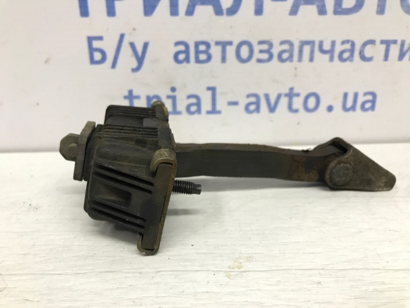Ограничитель двери передний левый Toyota Avensis 2002-2010 6861005040 (Арт. 43059) Київ - зображення 1