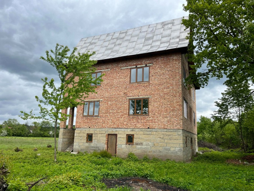 Триповерховий будинок в с.Делятин Яремче - зображення 2