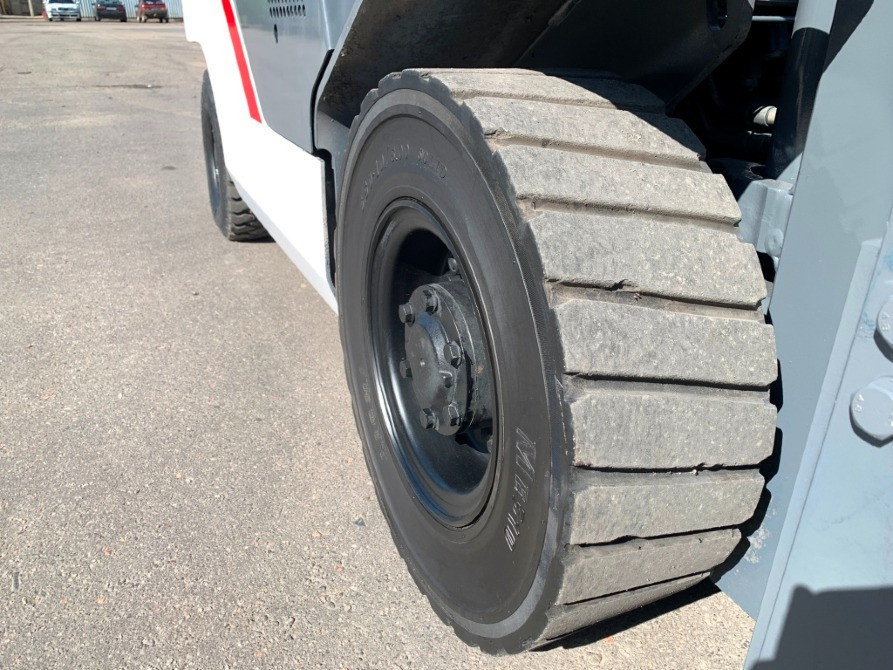 Вилочный автопогрузчик TCM (Nissan), с полукабиной, печью и позиционером вил. Модель: FGE18T5. Ужгород - изображение 10