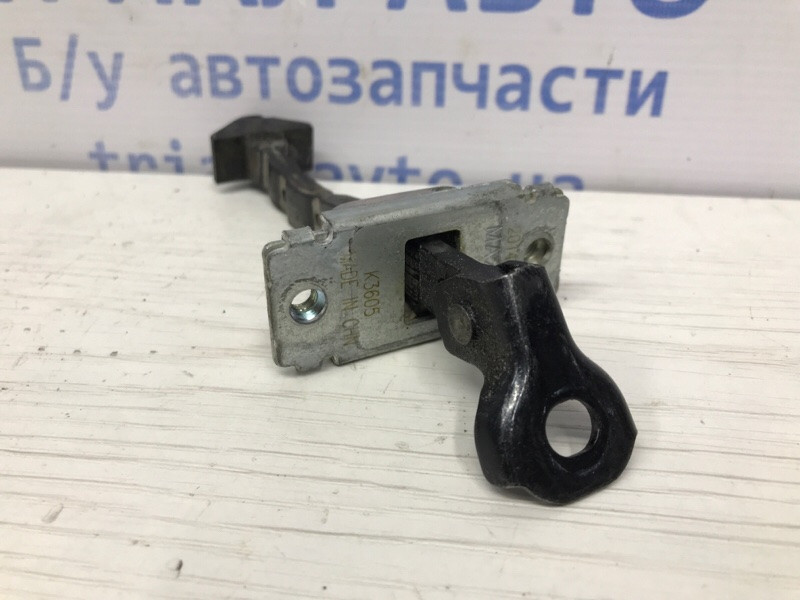 Ограничитель двери задний левый Mazda 3 BM 2.2 DIESEL 2013 (б/у) Киев - изображение 2