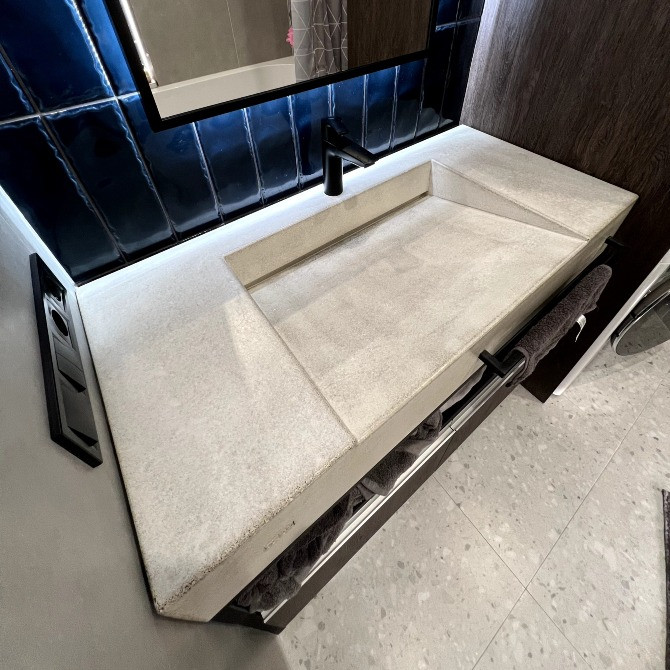 Білий бетонний умивальник з тримачем для рушника — авторський дизайн лофт на замовлення Одеса Луцк - изображение 4