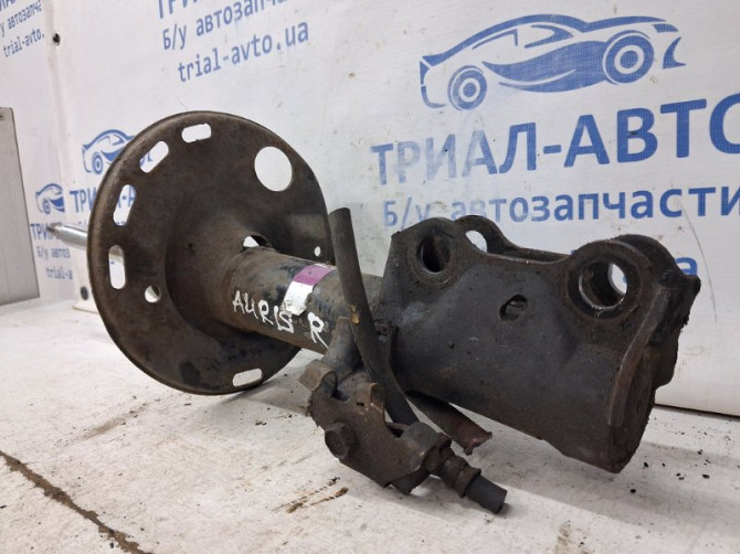 Амортизатор передний правый Toyota Auris E150 1.6 БЕНЗИН 1ZRFAE 2006 (б/у) Київ - зображення 3
