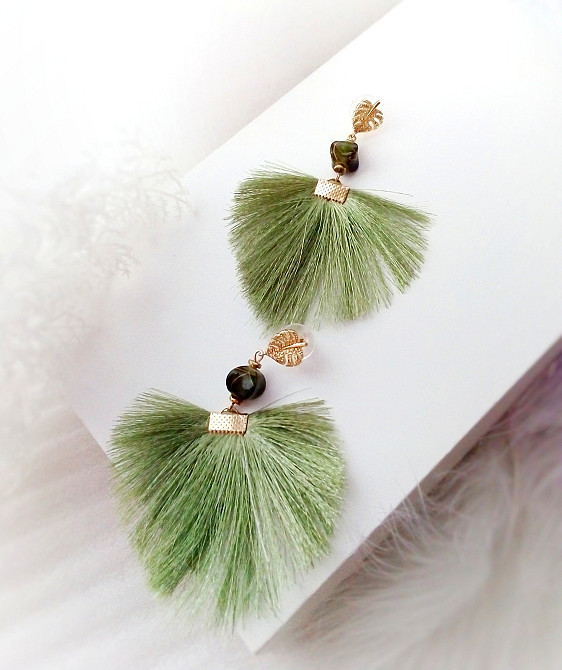 Сережки віяла листок сердечко гвіздок пусет оливковий зелений гематит китиця атлас Луцк - изображение 1