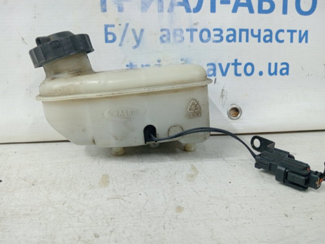 Бачок главного тормозного цилиндра Kia Sorento BL 2.5 DIESEL D4CB 2002 (б/у) Киев - изображение 1