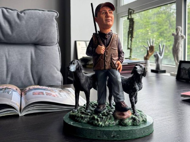 Виготовлення статуєток вручну шарова фігурка мисливця на замовлення Київ - зображення 1