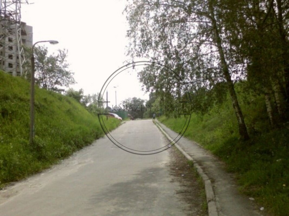 Продаж земельна ділянка 33 сотки з будинком 100 м2 і гараж в Подільському районі. № 264739 Киев - изображение 1