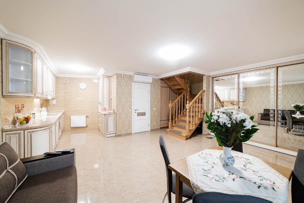 продам двухэтажный таунхаус с ремонтом, Виноградів - зображення 2