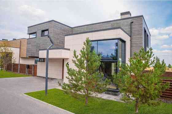 Двоповерховий будинок 263 м2 у закритому КМ Crystal Forest Киев