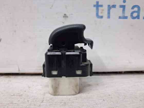 Кнопка стеклоподъемника Mitsubishi Pajero Wagon 3 3.2 ДИЗЕЛЬ 4M41 1999 (б/у) Киев