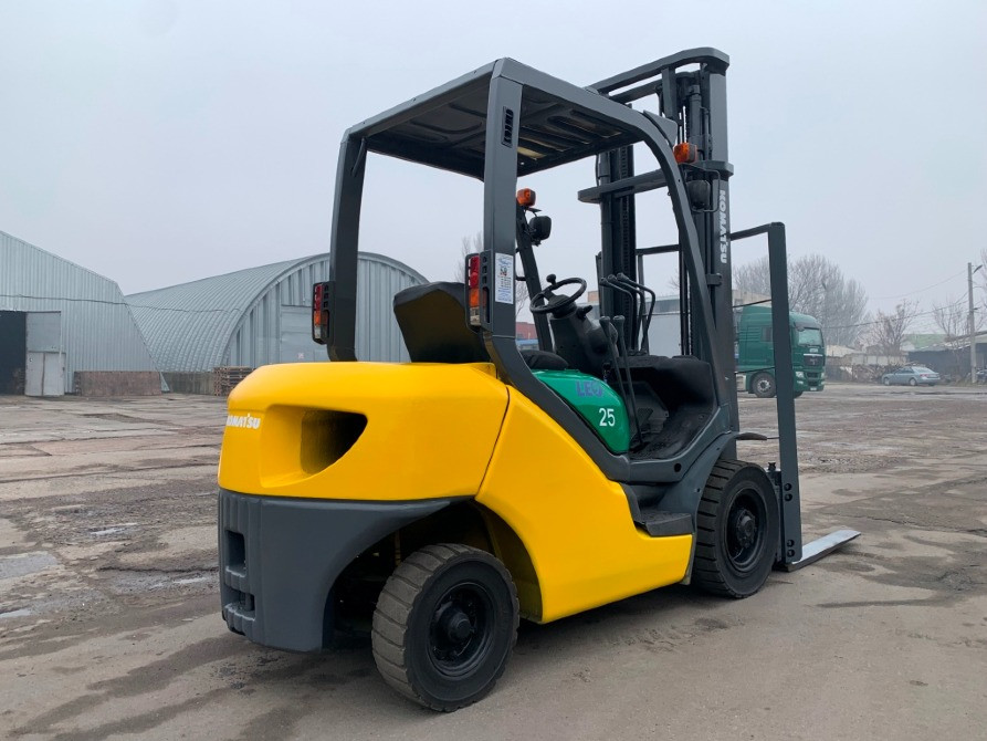 Вилковий автонавантажувач Komatsu з бічним зміщенням. Модель: FG25C-15. Львів - зображення 4