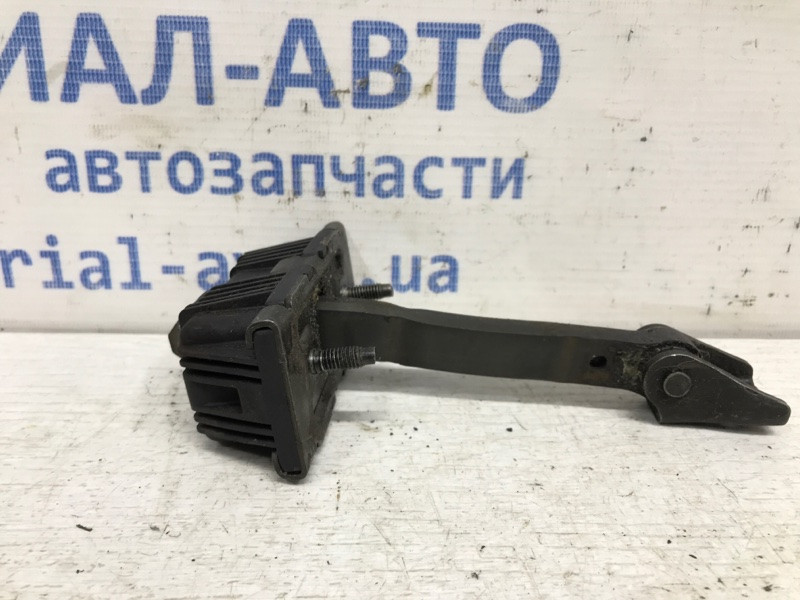 Ограничитель двери задний правый Toyota Avensis 2002-2010 6863005040 (Арт. 31196) Киев - изображение 1