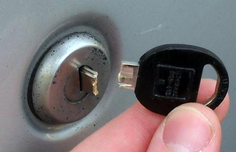 Вилучення зламаного ключа в циліндрових замках Львів - зображення 4