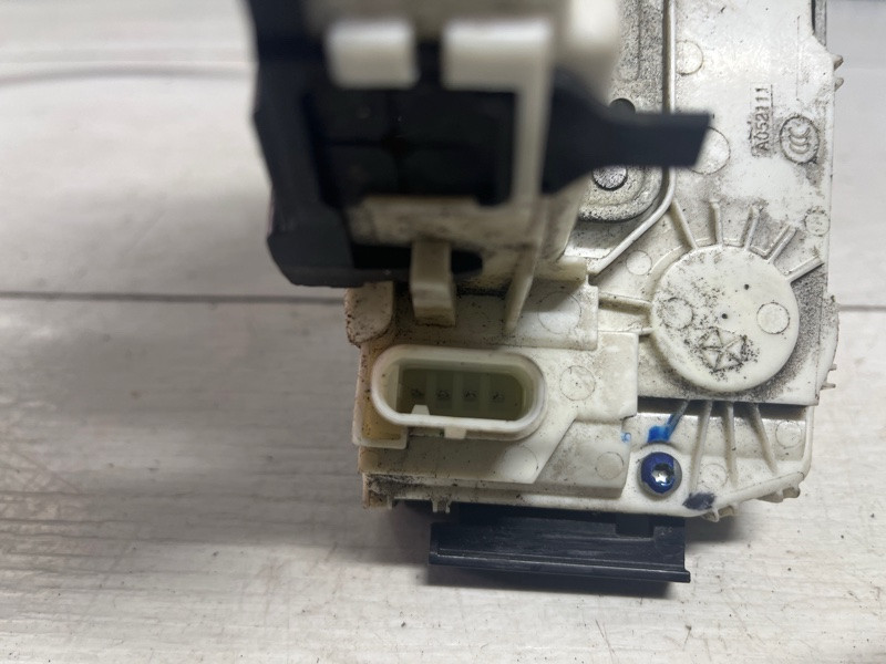 Замок двери передний правый Jeep Cherokee KL 2.4 БЕНЗИН ED6 2013 (б/у) Киев - изображение 5