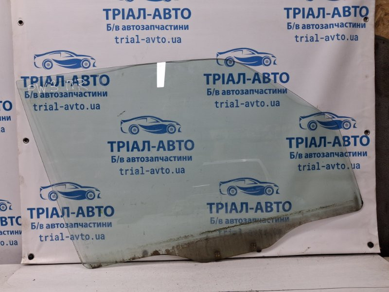 Стекло двери переднее правое Mitsubishi Pajero Wagon 3 3.2 ДИЗЕЛЬ 4M41 1999 (б/у) Київ - зображення 1
