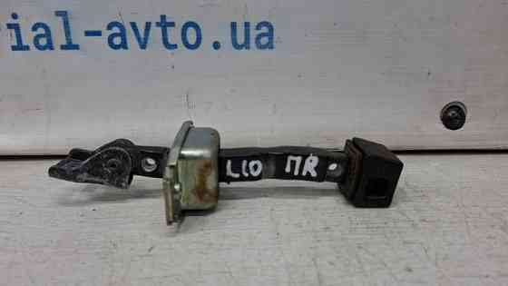 Ограничитель двери передний правый Mitsubishi Lancer 10 2.0 БЕНЗИН 4B11 2007 (б/у) Київ