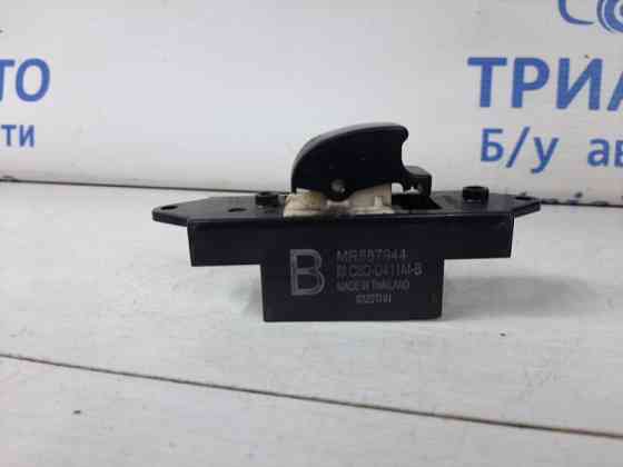 Кнопка стеклоподъемника Mitsubishi ASX 2010- MR587944 (Арт. 36287) Київ