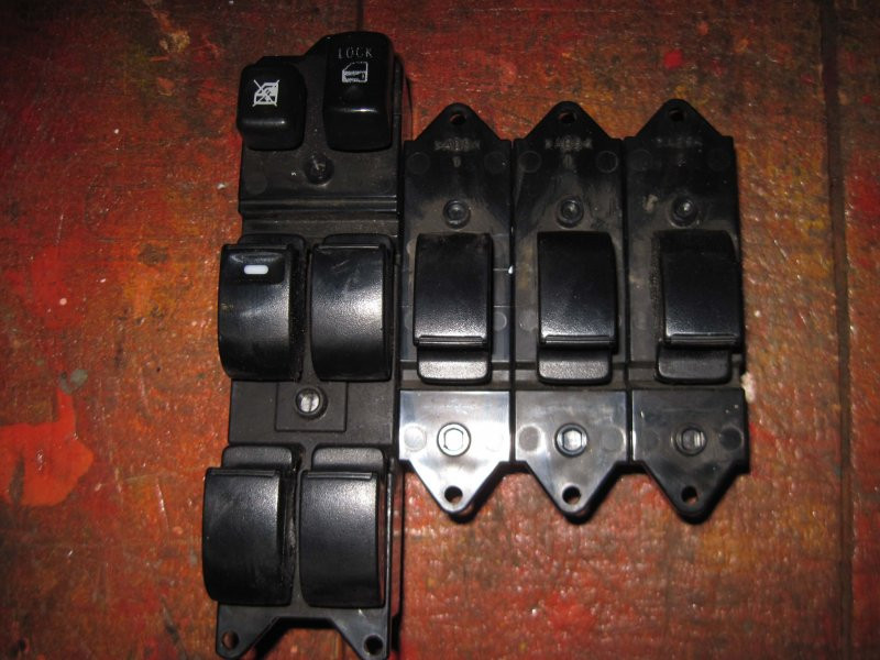 Кнопка стеклоподъемника Mitsubishi Outlander XL 2007 (б/у) Киев - изображение 1