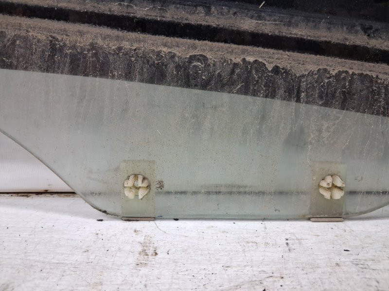 Стекло двери заднее левое Mitsubishi Pajero Wagon 3 3.2 ДИЗЕЛЬ 4M41 1999 (б/у) Київ - зображення 2