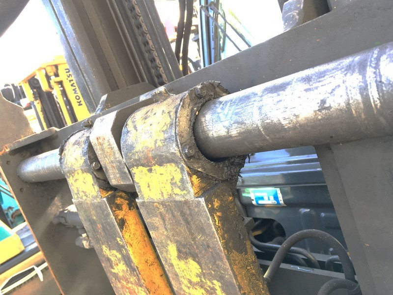 Газ-бензиновий навантажувач Komatsu, компакт з кабіною та позиціонером для кожної вили. Модель: FG20 Івано-Франківськ - зображення 7