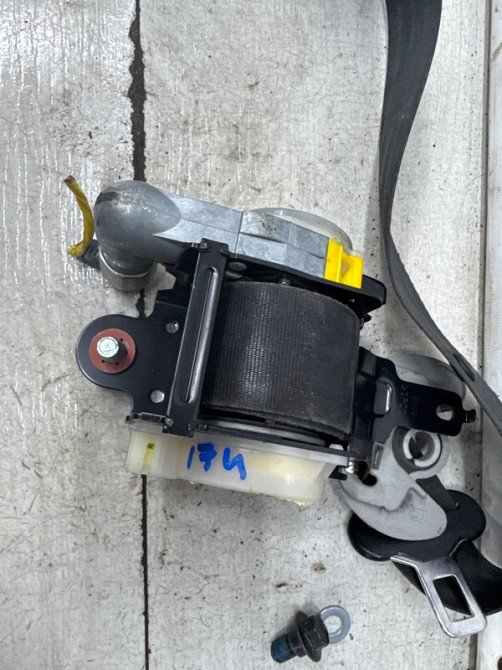 Ремень безопасности передний правый Hyundai IX35 LM 1.7 DIESEL D4FD 2009 (б/у) Киев - изображение 4