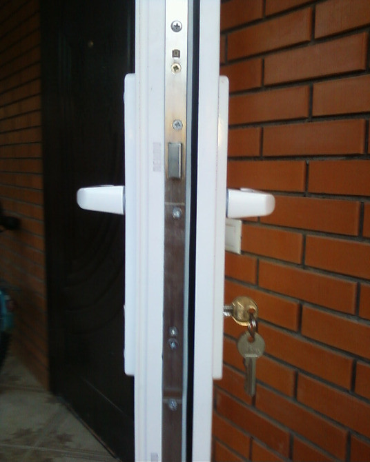 Замки в двери киев, петли S 94 киев, ролетные замки, петли в алюминиевые двери Київ - зображення 1