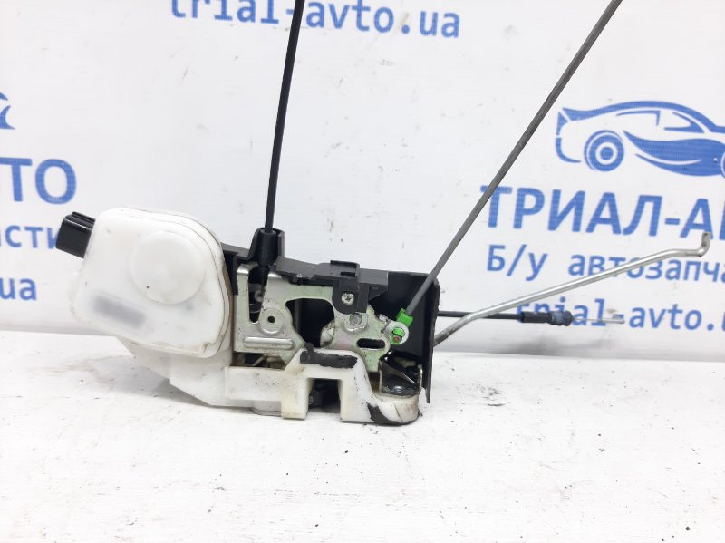 Замок двери передний правый Mitsubishi Pajero Wagon 4 3.2 ДИЗЕЛЬ 4M41 2006 (б/у) Киев - изображение 3