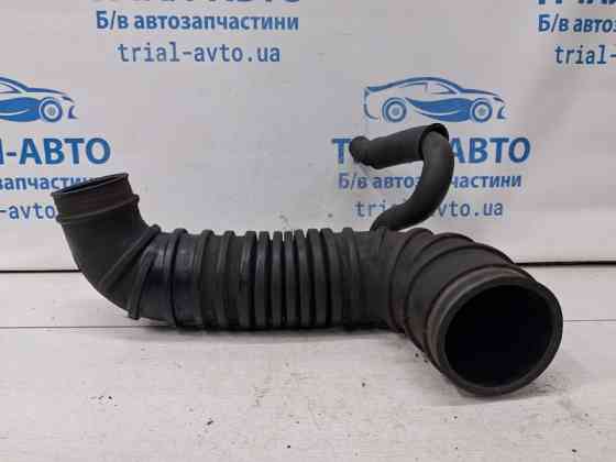 Патрубок воздушного фильтра Mitsubishi Pajero Wagon 3 3.2 ДИЗЕЛЬ 4M41 1999 (б/у) Киев