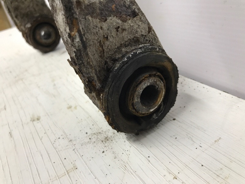 Рычаг передний верхний правый Mitsubishi L200 KB 2.5 ДИЗЕЛЬ 4D56U 2006 (б/у) Киев - изображение 4