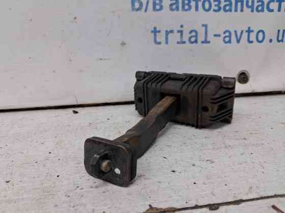 Ограничитель двери задний правый Toyota Avensis 2002-2010 6863005040 (Арт. 71281) Київ