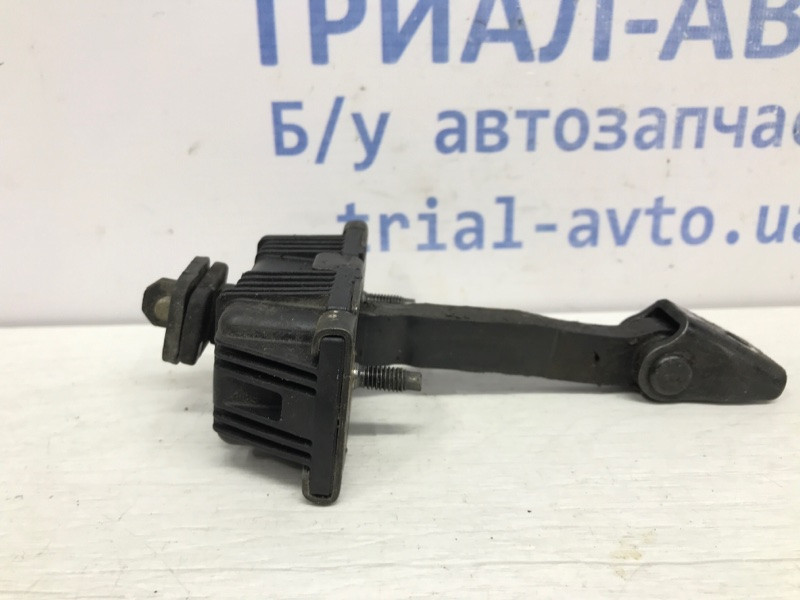 Ограничитель двери задний правый Toyota Avensis T25 1.8 БЕНЗИН 1ZZFE 2002 (б/у) Киев - изображение 1