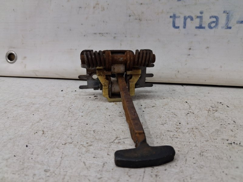 Ограничитель двери задний левый Renault Megane 3 1.5 DIESEL K9K 2008 (б/у) Киев - изображение 3