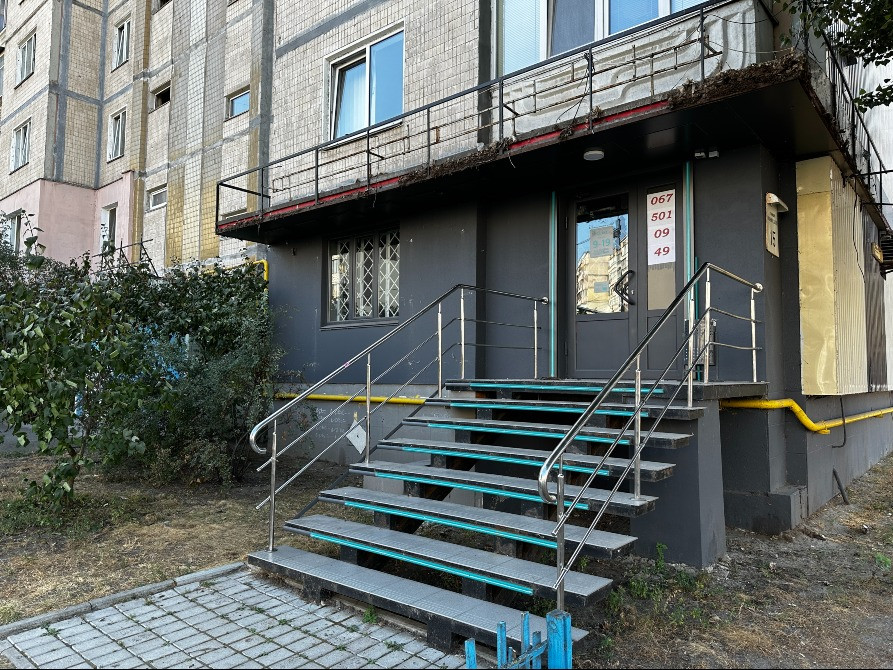 Без% Продаж Н/Ф магазину 71 кв. 1поверх вул. Княжий Затон 15 Киев - изображение 1