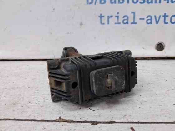 Ограничитель двери передний правый Toyota Avensis 2002-2010 6861005040 (Арт. 71283) Київ