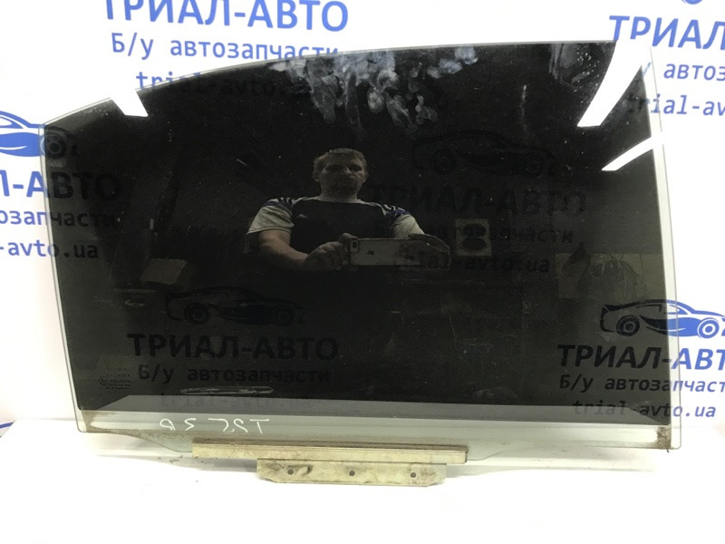 Стекло двери заднее правое Toyota Avensis T25 1.8 БЕНЗИН 1ZZFE 2002 (б/у) Киев - изображение 1