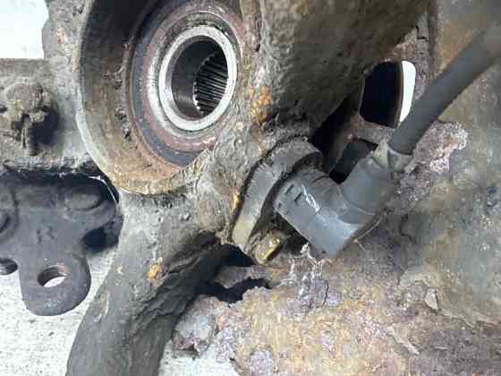 Кулак поворотный правый со ступицей Toyota Camry XV30 3.0 БЕНЗИН 1MZFE 2001 (б/у) Киев