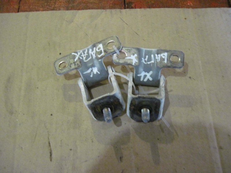 Петля крышки багажника правая Mitsubishi Outlander XL 2007 (б/у) Киев - изображение 1