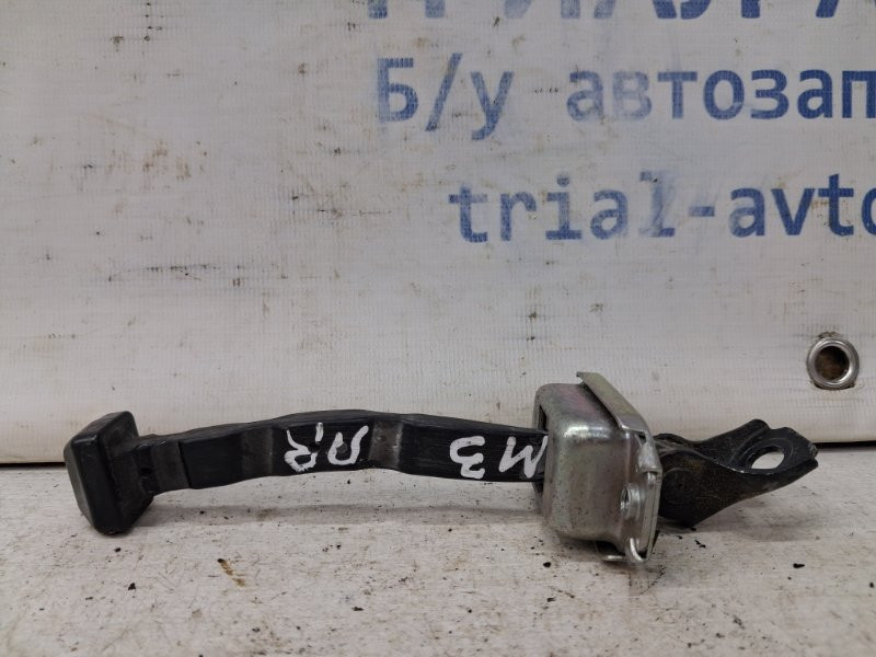 Ограничитель двери передний правый Mazda 3 BM 2.2 DIESEL 2013 (б/у) Киев - изображение 1