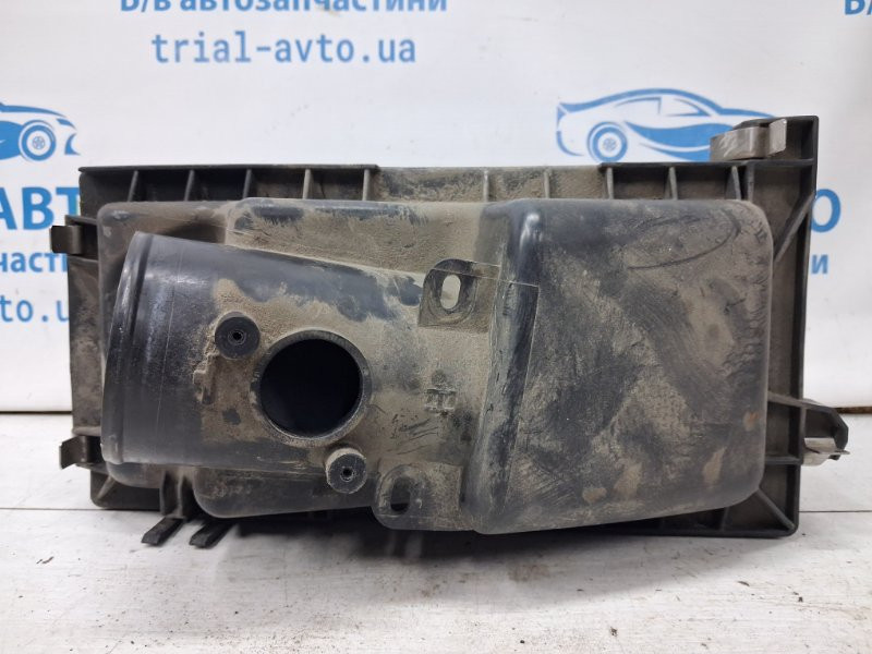 Корпус воздушного фильтра Toyota Avensis T25 2.2 DIESEL 2ADFTV 2002 (б/у) Киев - изображение 2