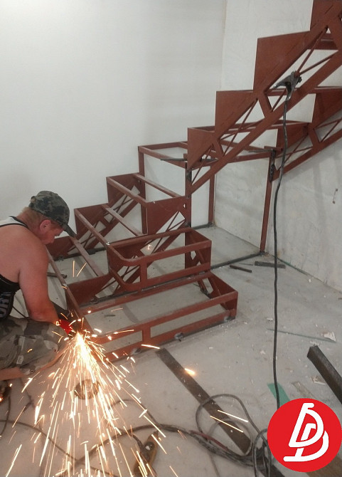 Каркас лестницы на второй этаж."Броневик" Днепр Дніпро - зображення 5