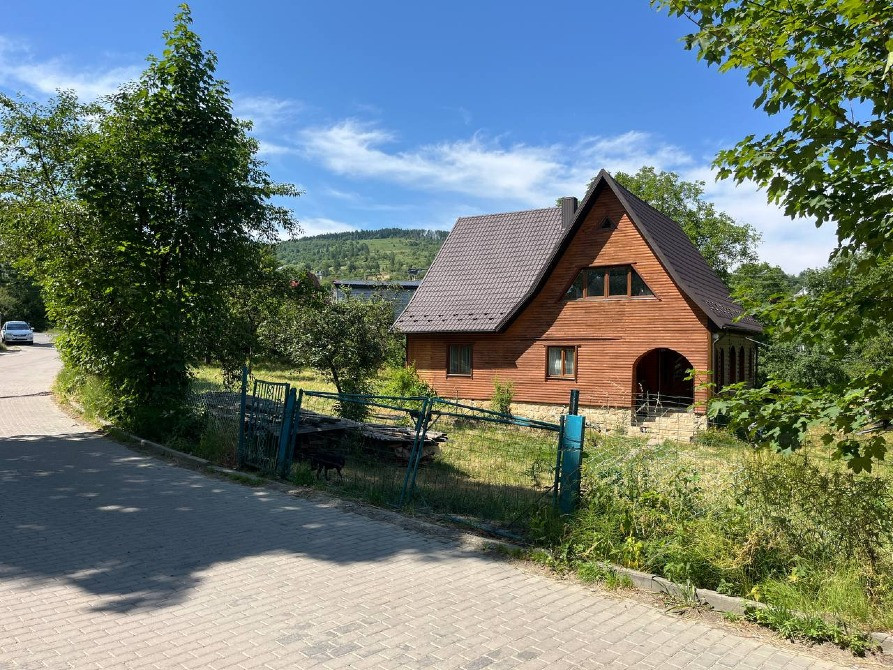 Триповерховий мансардний будинок в Яремче 240 м² Яремче - зображення 1