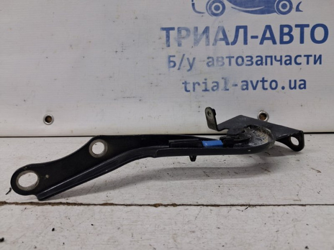 Петля капота правая Toyota Auris E150 1.6 БЕНЗИН 1ZRFAE 2006 (б/у) Київ - зображення 2