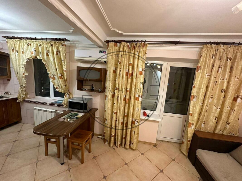 Затишна трикімнатна квартира біля метро Лівобережна, код №11200977 Київ - зображення 1