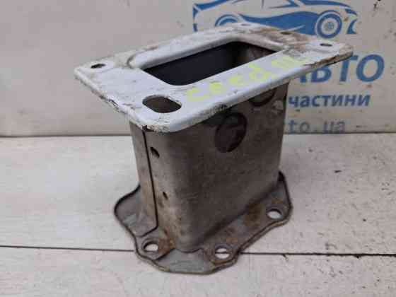 Кронштейн усилителя переднего бампера Kia Ceed 2006-2012 647101H010 (Арт. 84841) Киев