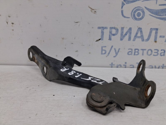 Петля капота правая Toyota Avensis T25 1.8 БЕНЗИН 1ZZFE 2002 (б/у) Киев - изображение 3