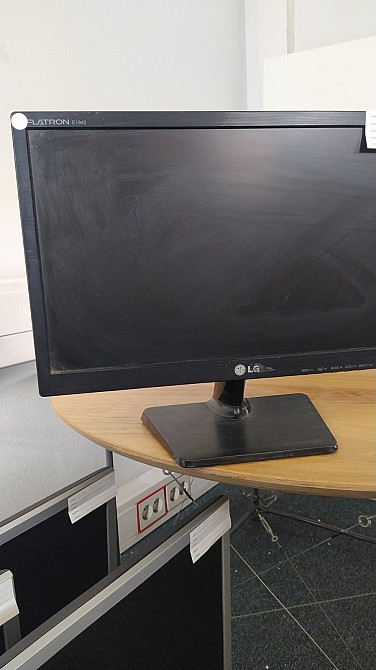 Продам 18.5" LCD б/у монитор LG Electronics E1942C-BN. Торг уместен. Наличие. Харків - зображення 2